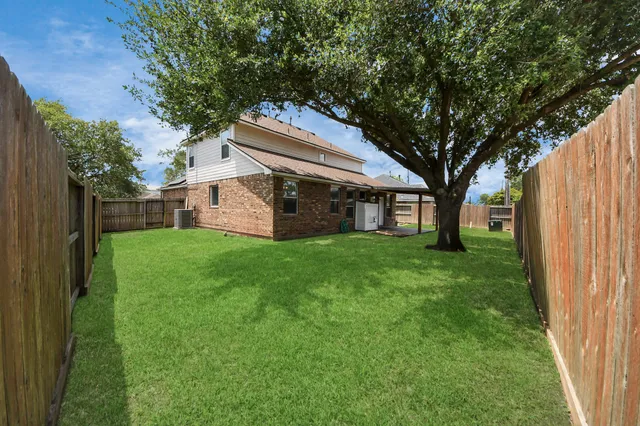 $2,400 | 13114 Oak Ledge Drive, Houston, TX 77065