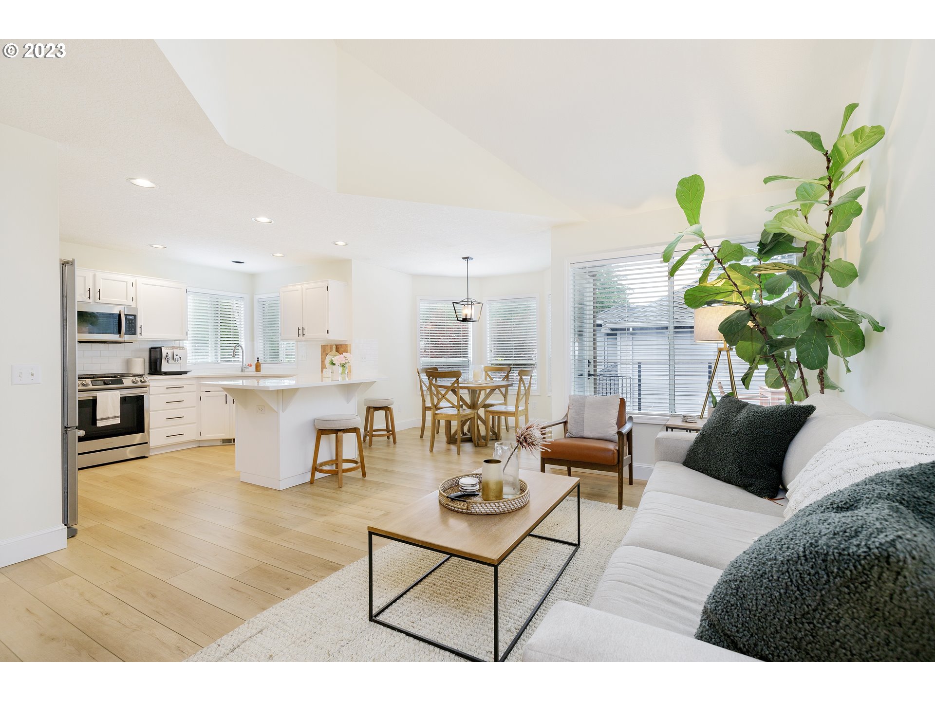 4816 Southwest Orchard Lane Portland, OR 97219 - Photo 11 of 36 Family Room