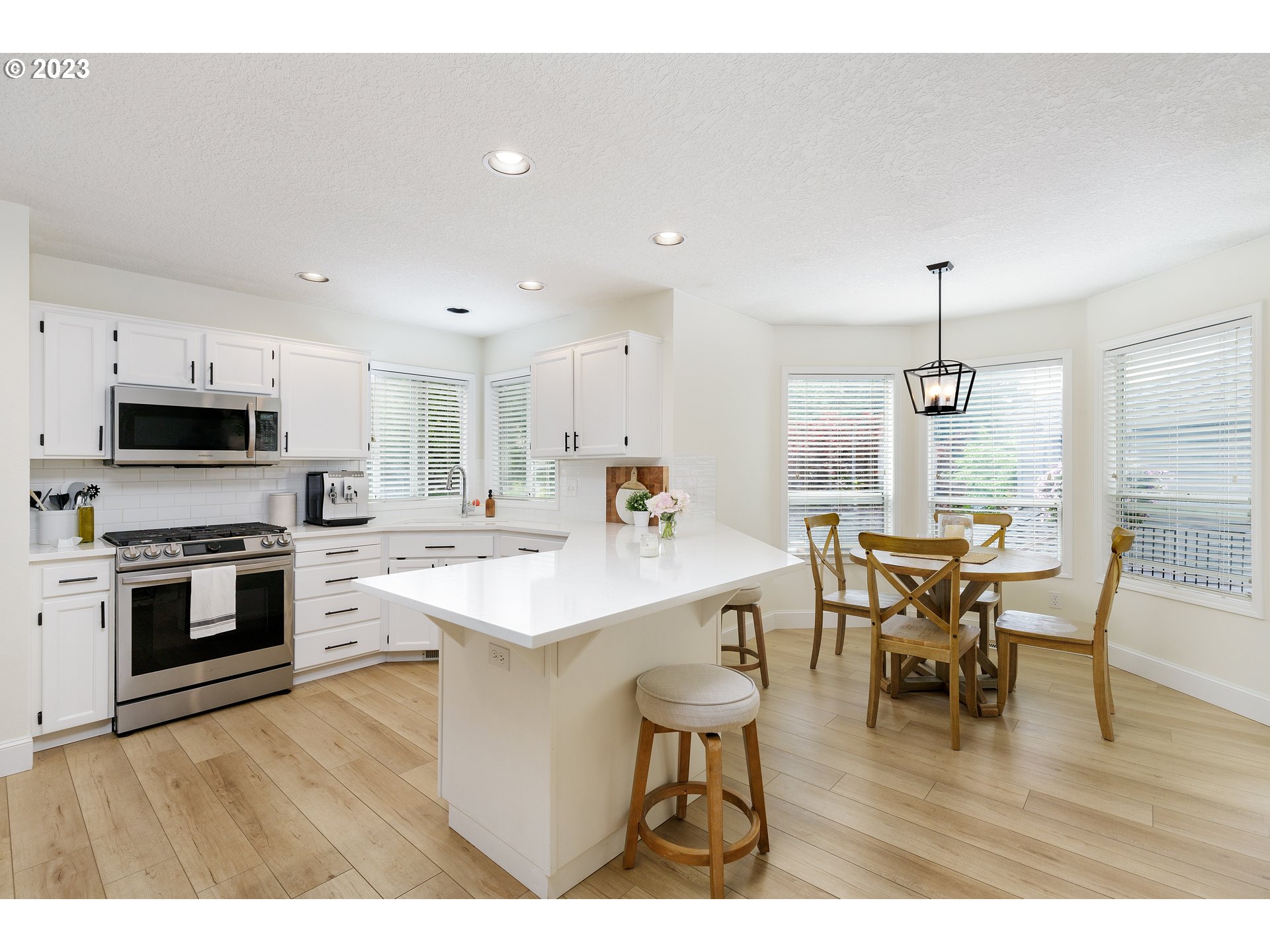 4816 Southwest Orchard Lane Portland, OR 97219 - Photo 13 of 36