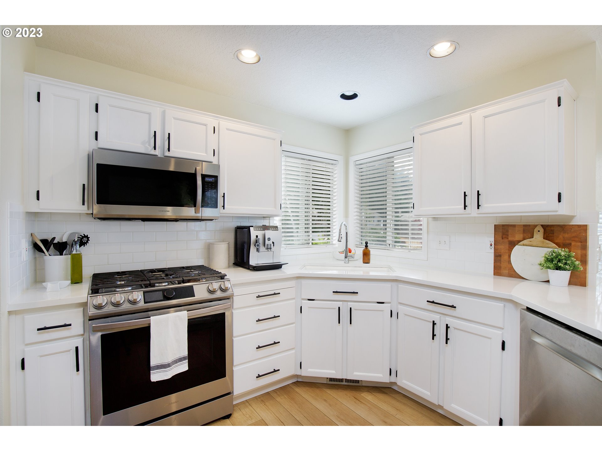 4816 Southwest Orchard Lane Portland, OR 97219 - Photo 14 of 36