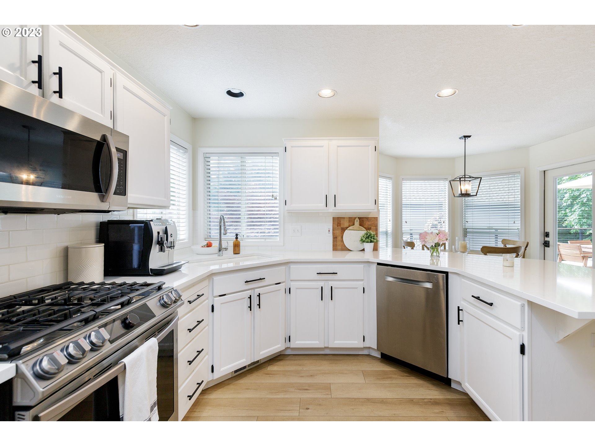 4816 Southwest Orchard Lane Portland, OR 97219 - Photo 16 of 36