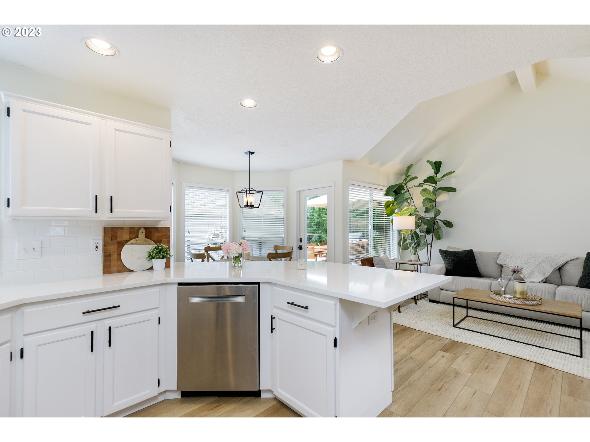 4816 Southwest Orchard Lane Portland, OR 97219 - Photo 17 of 36