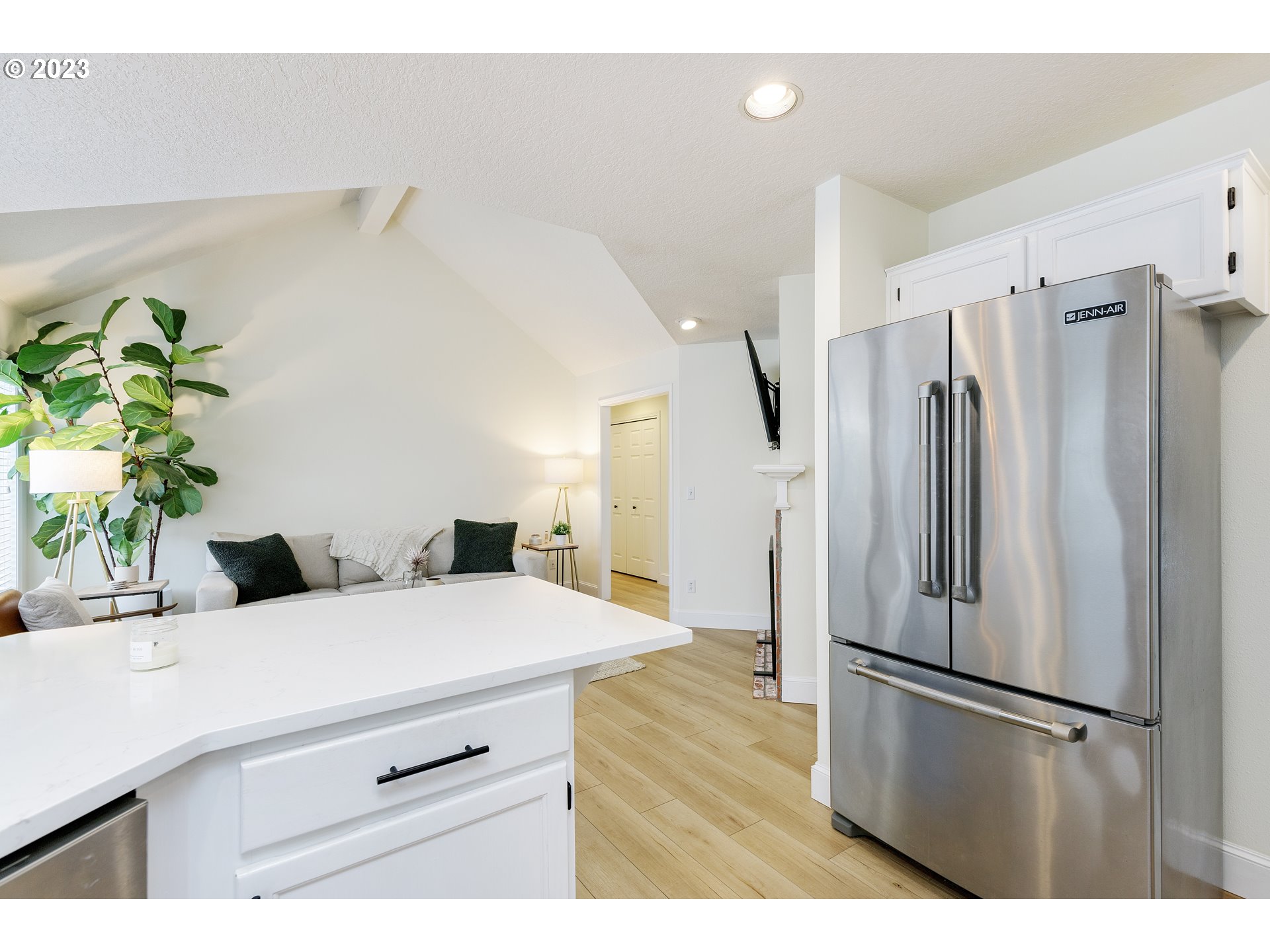 4816 Southwest Orchard Lane Portland, OR 97219 - Photo 18 of 36