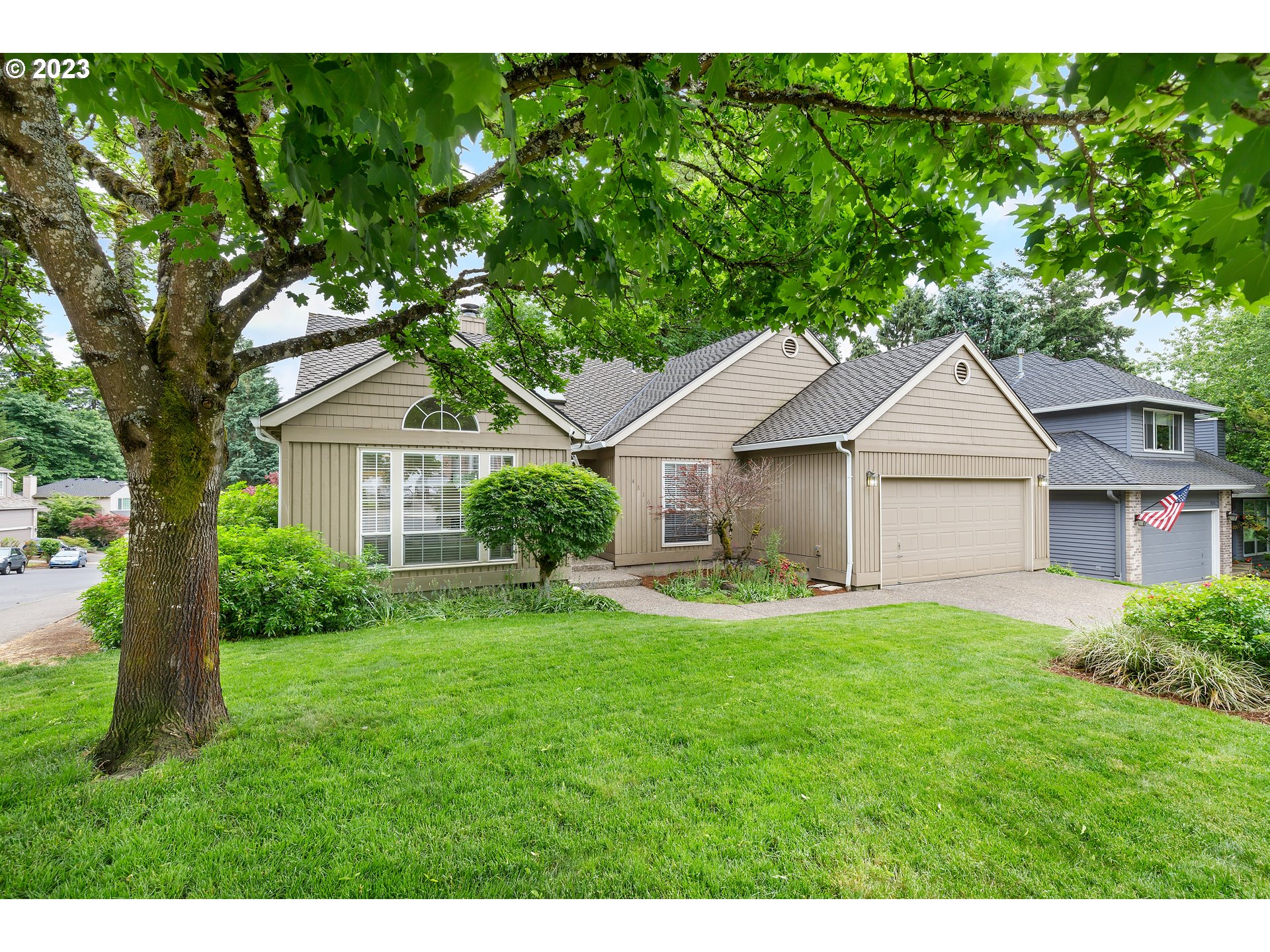 4816 Southwest Orchard Lane Portland, OR 97219 - Photo 2 of 36