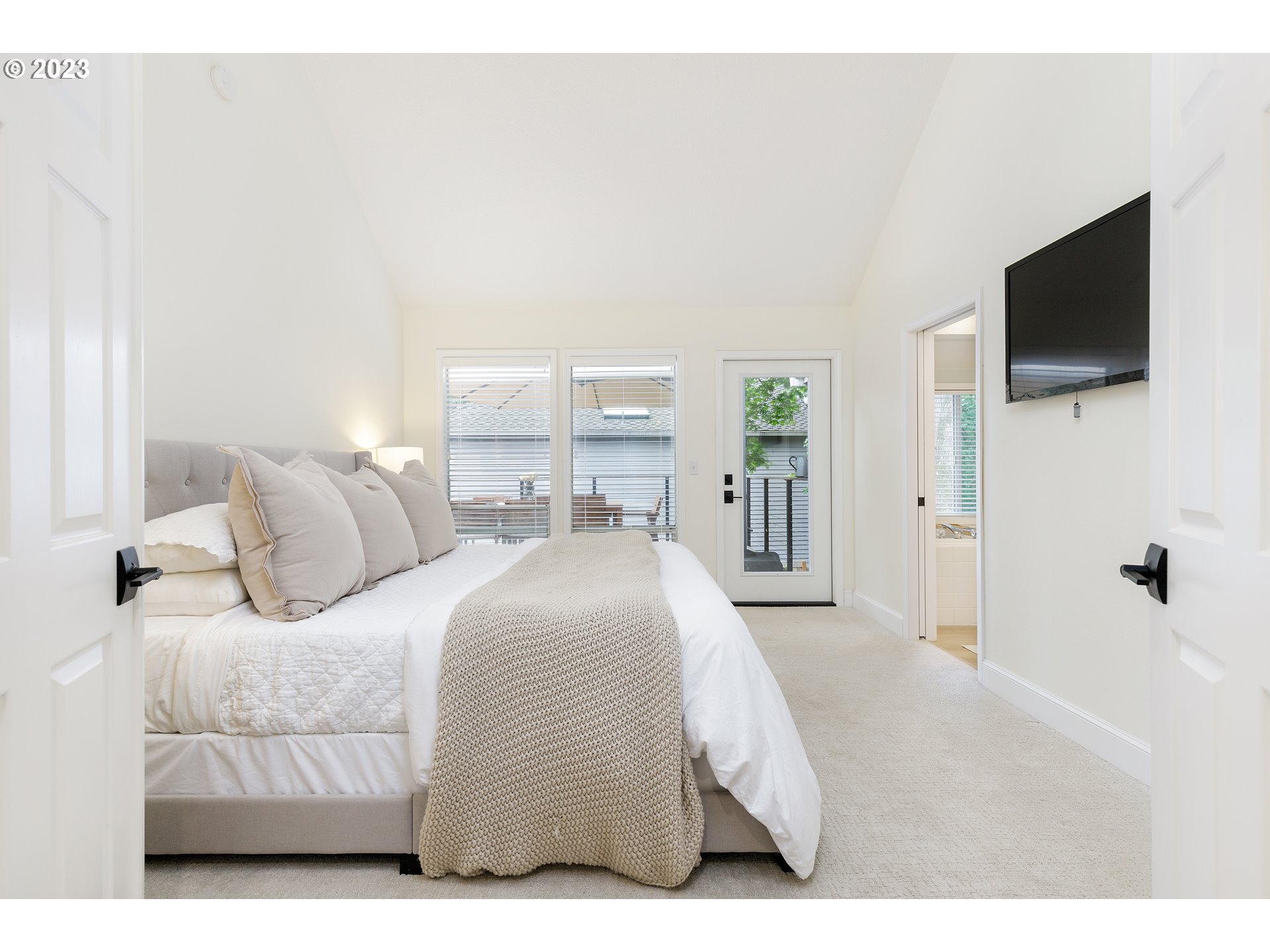 4816 Southwest Orchard Lane Portland, OR 97219 - Photo 21 of 36 Bedroom, Primary