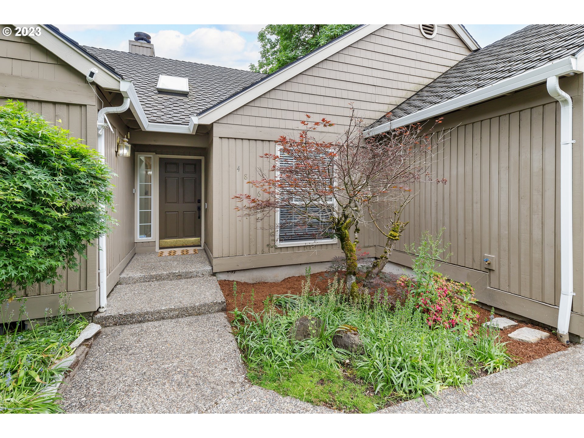 4816 Southwest Orchard Lane Portland, OR 97219 - Photo 3 of 36