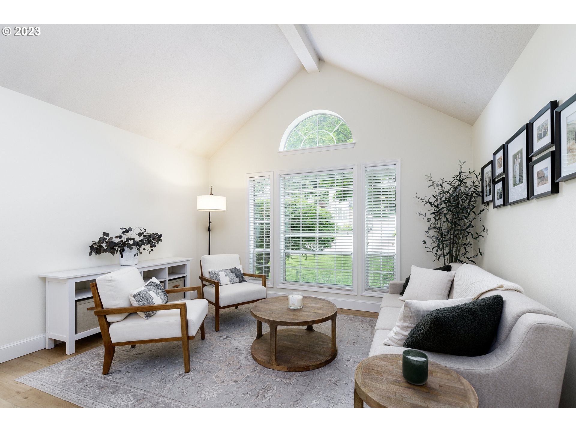 4816 Southwest Orchard Lane Portland, OR 97219 - Photo 6 of 36