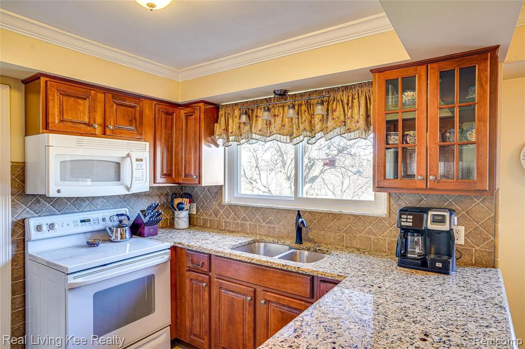 820 Downhill Lane Rochester Hills, MI 48307 - Photo 12 of 43