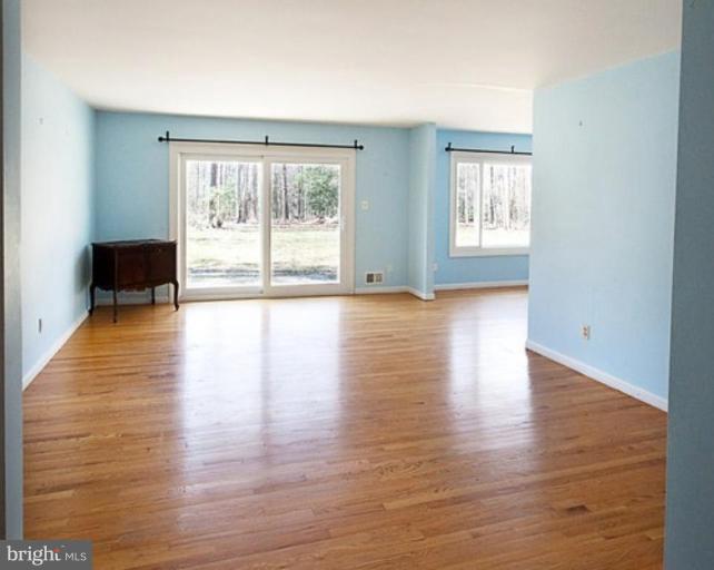 2416 Myrtle Lane Reston, VA 20191 - Photo 14 of 16 Living Room