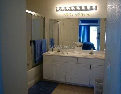 207 Camelback Ridge Avenue Henderson, NV 89012 - Photo 4 of 4 Master Bath/Spa.