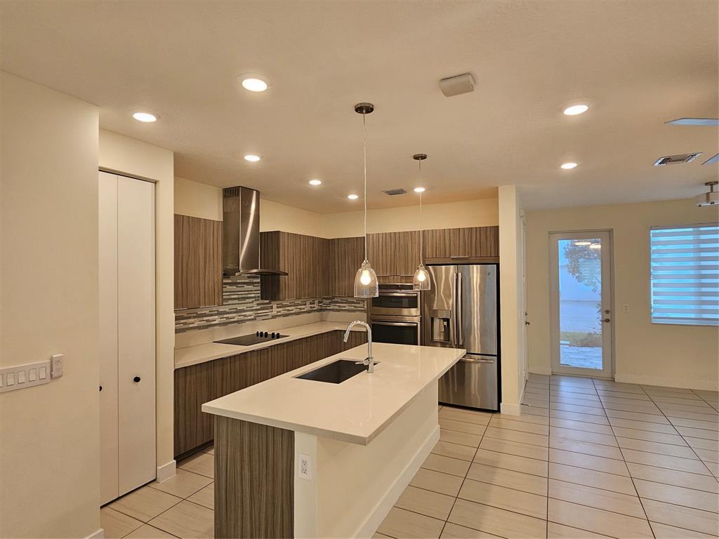 6675 Northwest 103rd Path Doral, FL 33178 - Photo 4 of 22