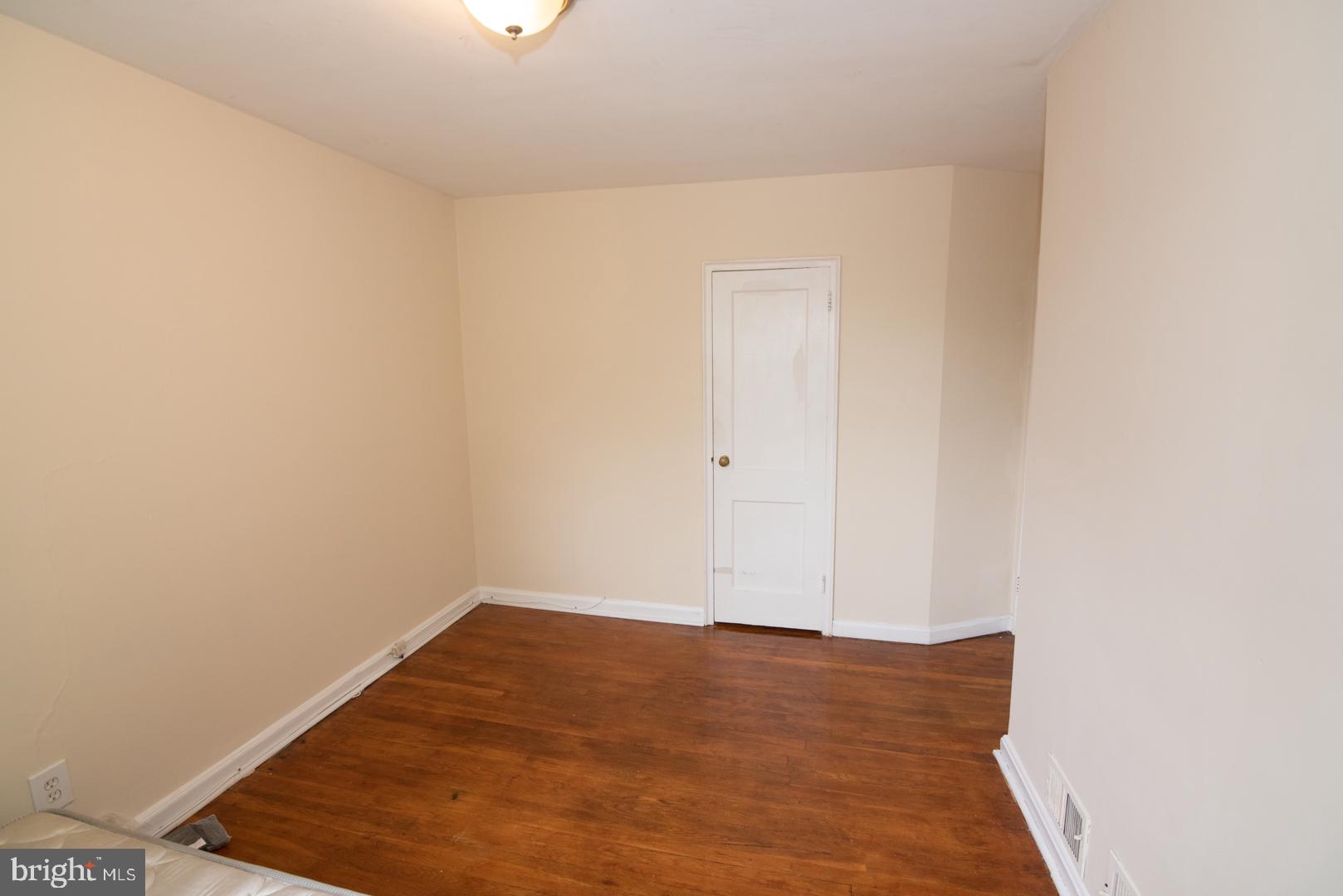 5518 Channing Road Baltimore, MD 21229 - Photo 10 of 33