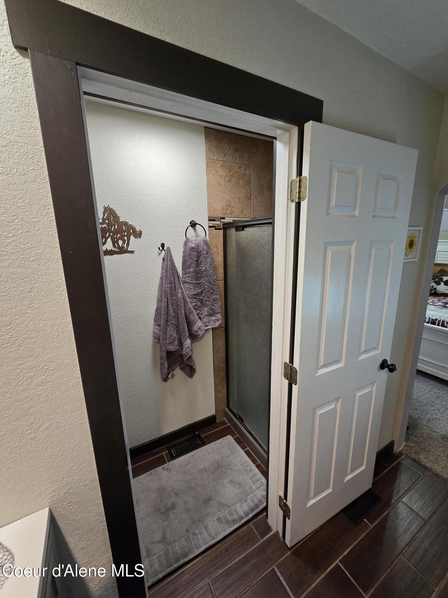 15383 Vernon Street Rathdrum, ID 83858 - Photo 26 of 40 Primary shower