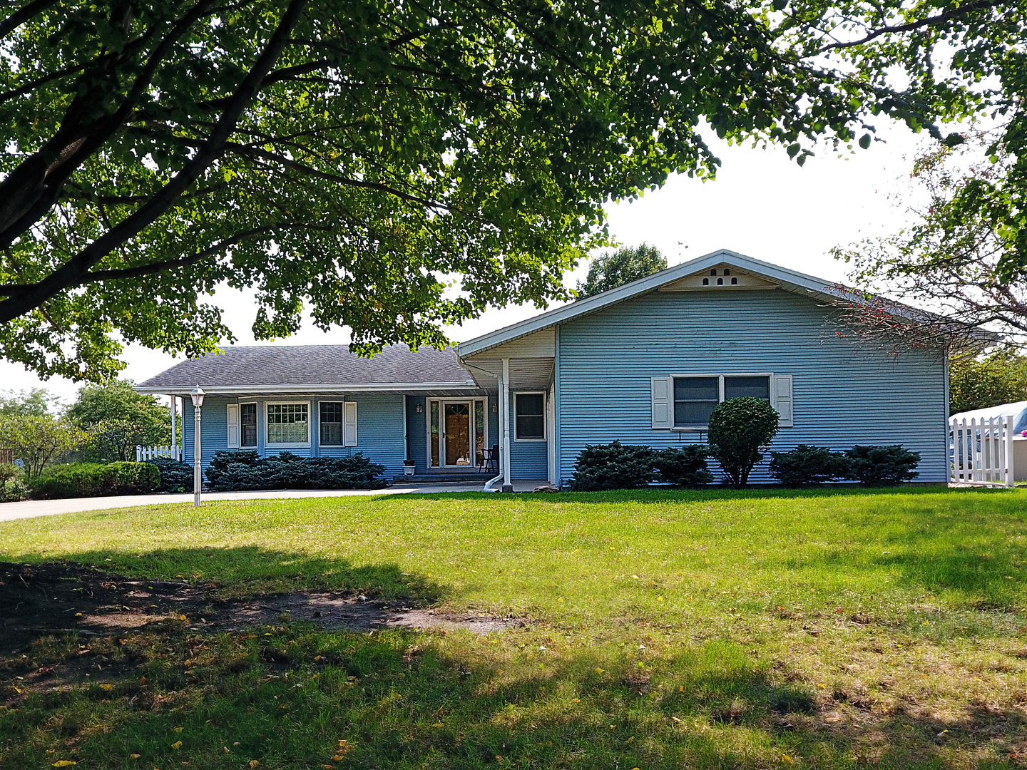 524 San Carlos Road Minooka, IL 60447 - Photo 1 of 6 a view of a house with a yard potted plants and large tree