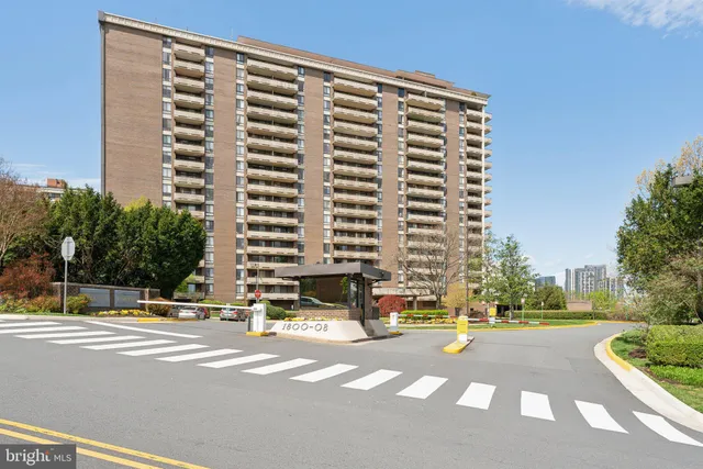 $450,000 | 1800 Old Meadow Road, Unit 1204, McLean, VA 22102