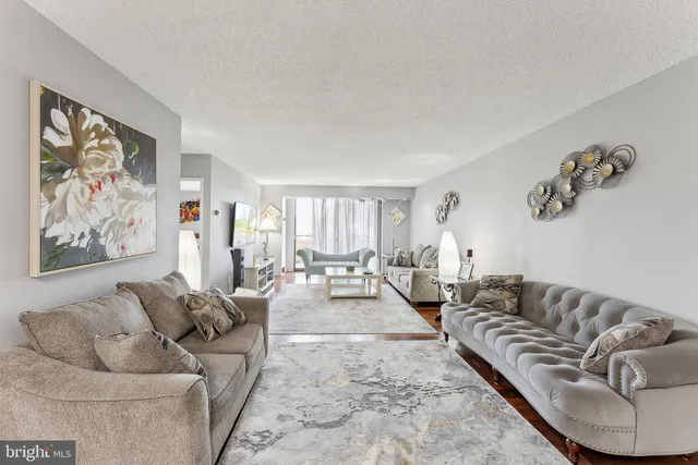 $450,000 | 1800 Old Meadow Road, Unit 1204, McLean, VA 22102