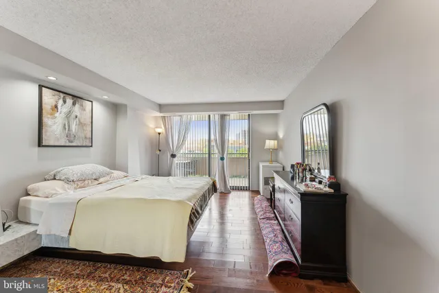 $450,000 | 1800 Old Meadow Road, Unit 1204, McLean, VA 22102