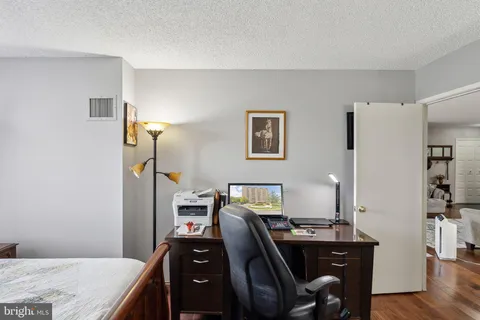 $450,000 | 1800 Old Meadow Road, Unit 1204, McLean, VA 22102