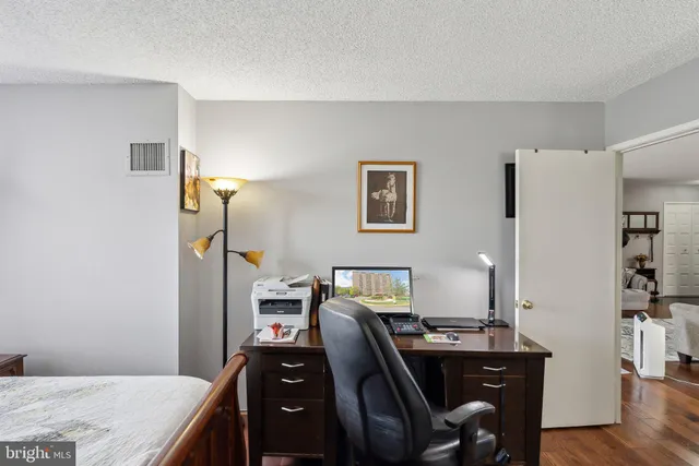 $450,000 | 1800 Old Meadow Road, Unit 1204, McLean, VA 22102