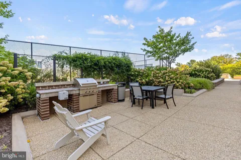 $450,000 | 1800 Old Meadow Road, Unit 1204, McLean, VA 22102