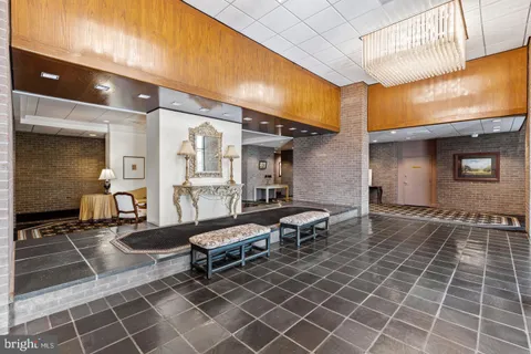 $450,000 | 1800 Old Meadow Road, Unit 1204, McLean, VA 22102