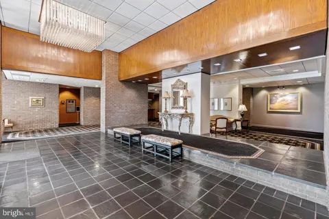 $450,000 | 1800 Old Meadow Road, Unit 1204, McLean, VA 22102