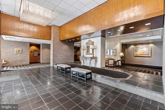 $450,000 | 1800 Old Meadow Road, Unit 1204, McLean, VA 22102