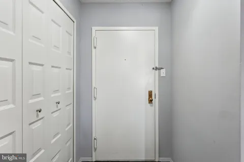 $450,000 | 1800 Old Meadow Road, Unit 1204, McLean, VA 22102