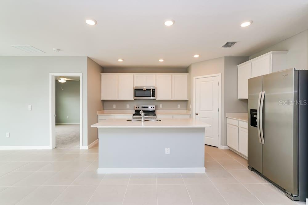 3989 Obsidian Drive Spring Hill, FL 34609 - Photo 4 of 5