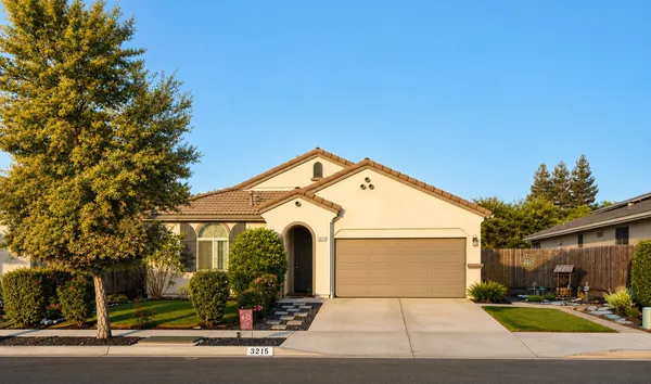 $425,000 | 3215 South Meadowbrook Street, Visalia, CA 93292