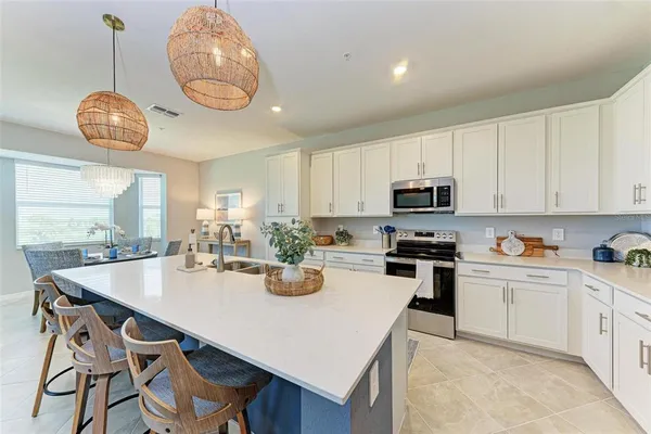 $2,000 | 12320 Wellen Golf Street, Unit 402, Venice, FL 34293