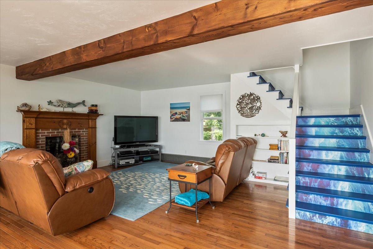 124 Seapit Road East Falmouth, MA 02536 - Photo 12 of 48 Living Room