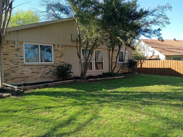 $2,495 | 5818 Townshire Road, Garland, TX 75044