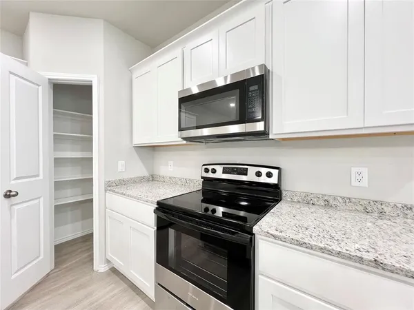 $1,875 | 3501 East Renfro Street, Unit 416, Burleson, TX 76028