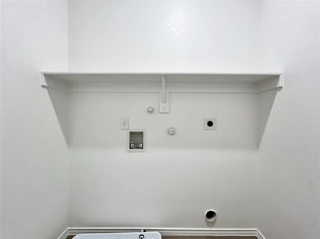 $1,925 | 3501 East Renfro Street, Unit 416, Burleson, TX 76028