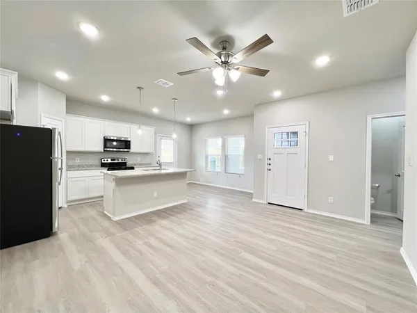 $1,875 | 3501 East Renfro Street, Unit 416, Burleson, TX 76028