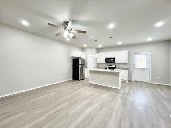 $1,875 | 3501 East Renfro Street, Unit 416, Burleson, TX 76028
