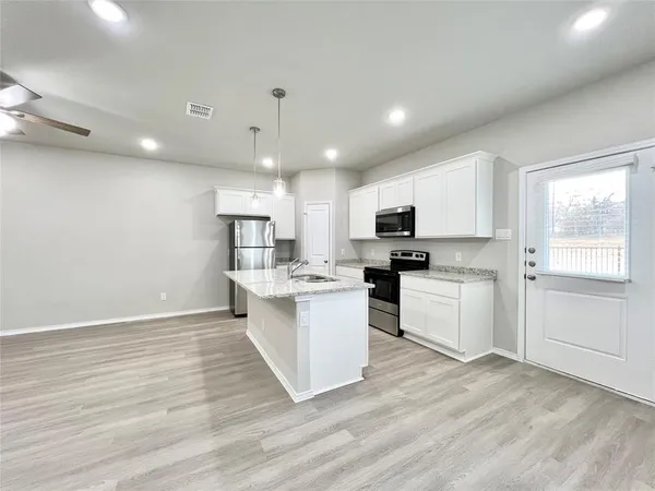 $1,875 | 3501 East Renfro Street, Unit 416, Burleson, TX 76028