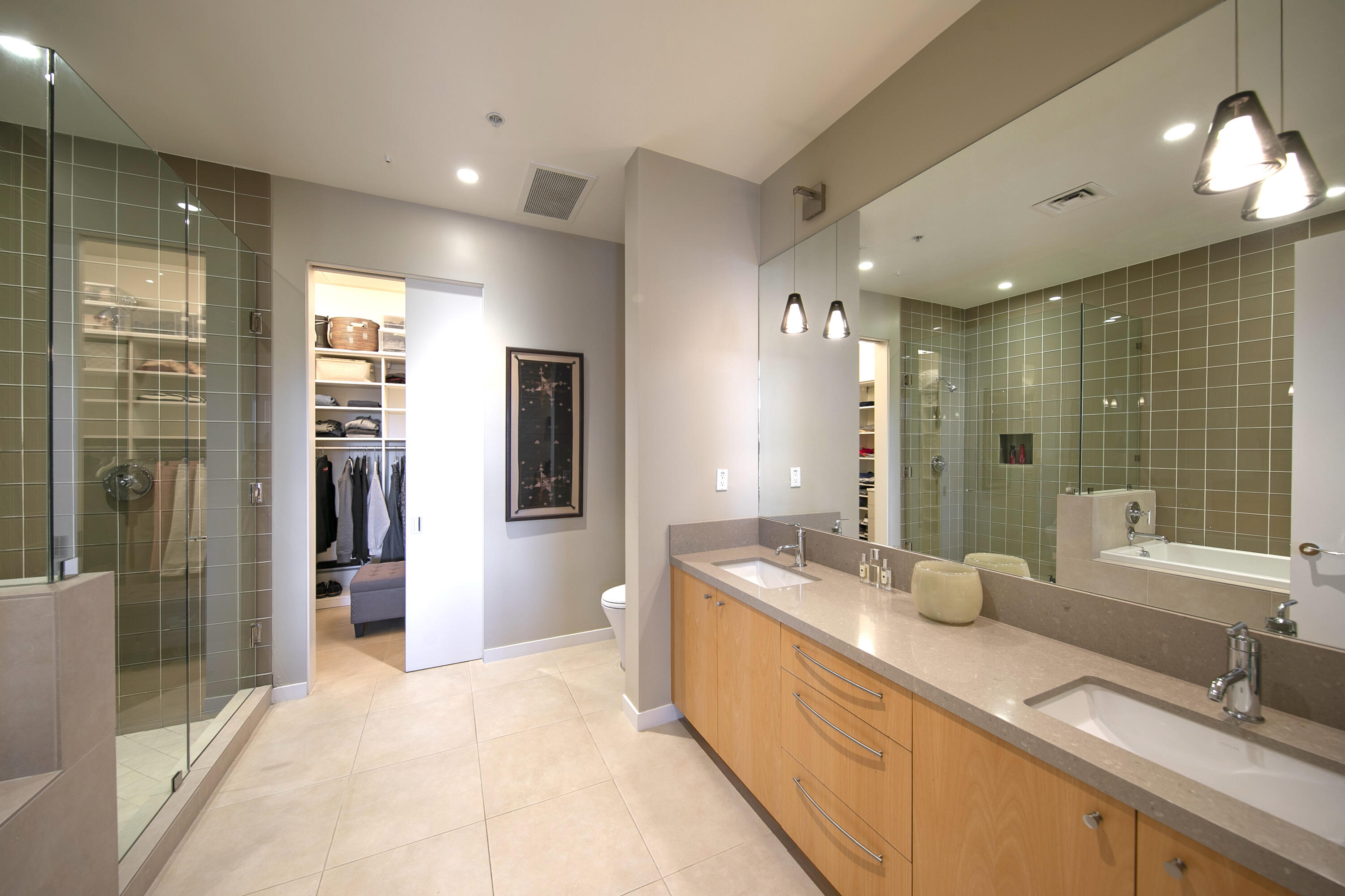401 Chapala Street, Unit 312 Santa Barbara, CA 93101 - Photo 7 of 14 Primary bathroom