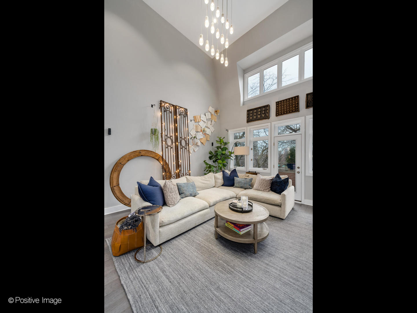 1846 North Mohawk Street, Unit PH Chicago, IL 60614 - Photo 5 of 37 a living room with furniture and a chandelier