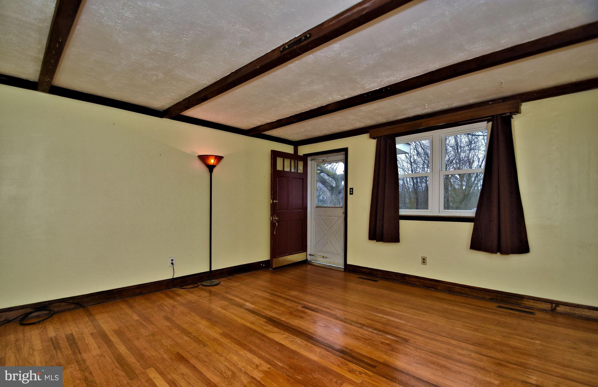 926 Andover Road Lansdale, PA 19446 - Photo 11 of 29 Living Room