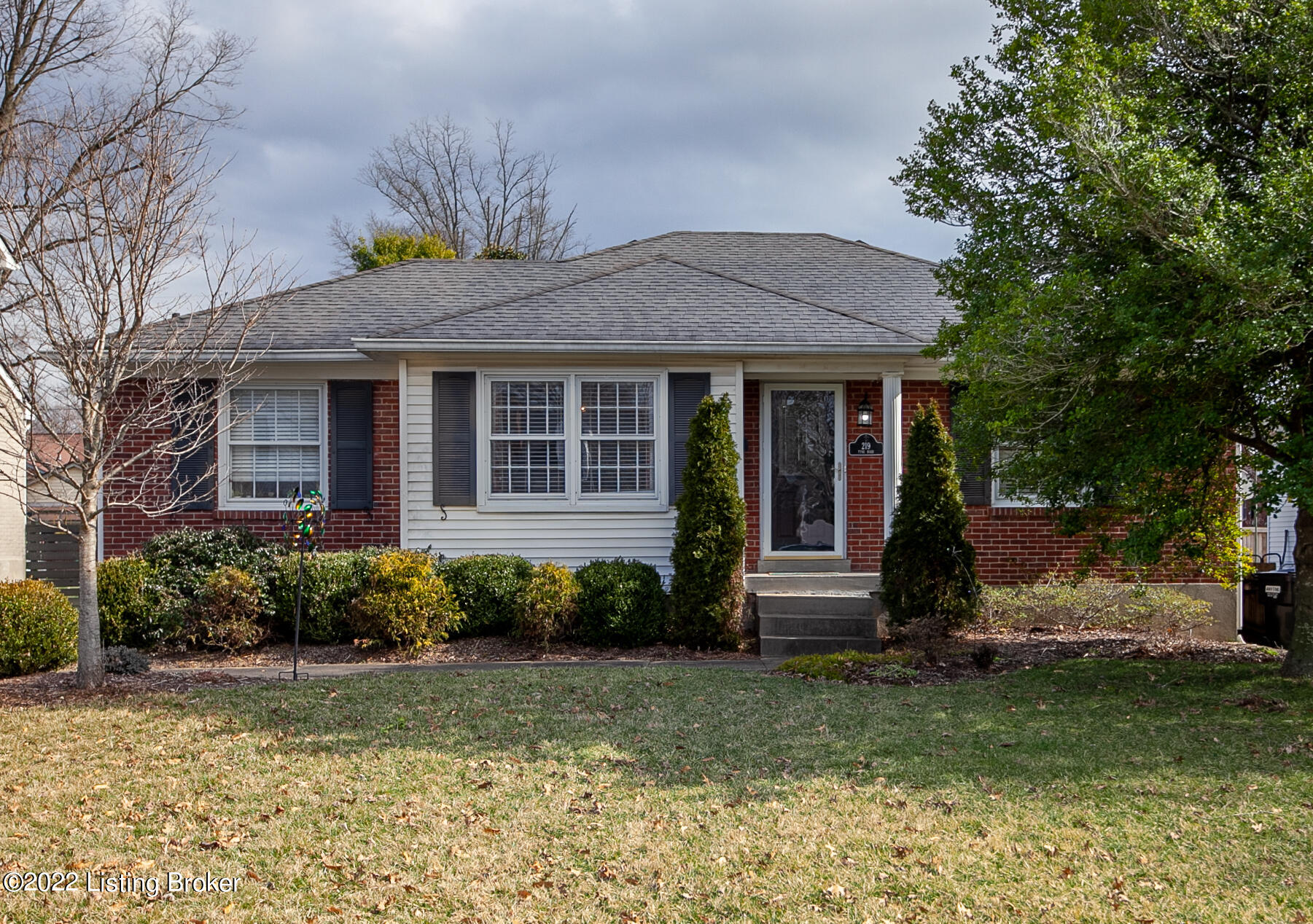 219 Tyne Road Louisville, KY 40207 - Photo 1 of 40 _MG_3420-HDR