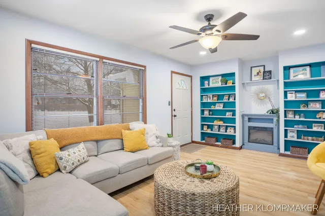 $285,000 | 1647 West Lakewood Boulevard, Holland, MI 49424