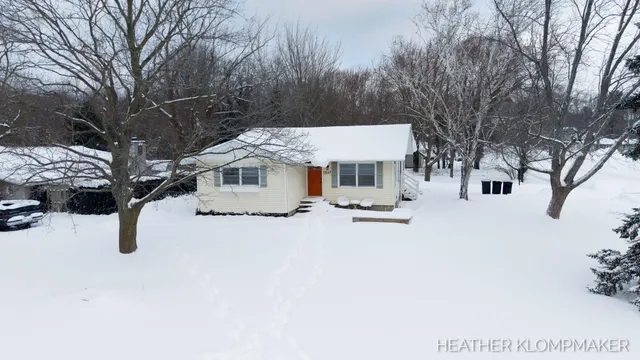 $285,000 | 1647 West Lakewood Boulevard, Holland, MI 49424