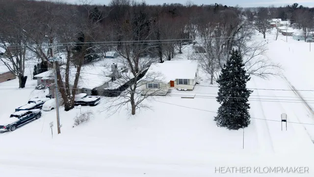 $285,000 | 1647 West Lakewood Boulevard, Holland, MI 49424