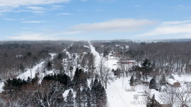 $285,000 | 1647 West Lakewood Boulevard, Holland, MI 49424