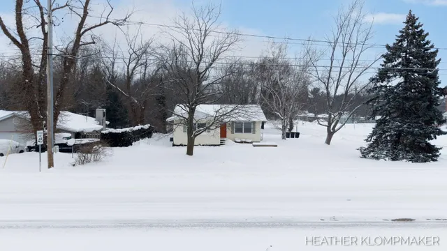 $285,000 | 1647 West Lakewood Boulevard, Holland, MI 49424