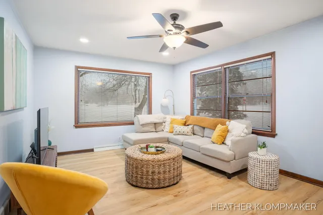 $285,000 | 1647 West Lakewood Boulevard, Holland, MI 49424