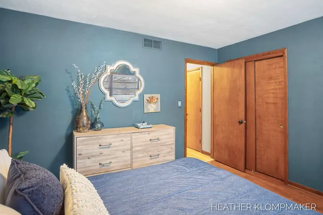 $285,000 | 1647 West Lakewood Boulevard, Holland, MI 49424