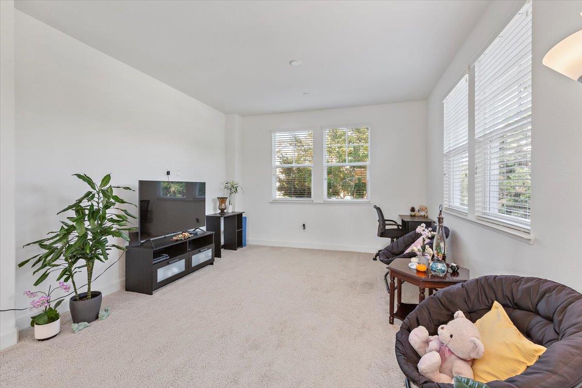 2041 Atlas Loop Mountain View, CA 94043 - Photo 18 of 51
